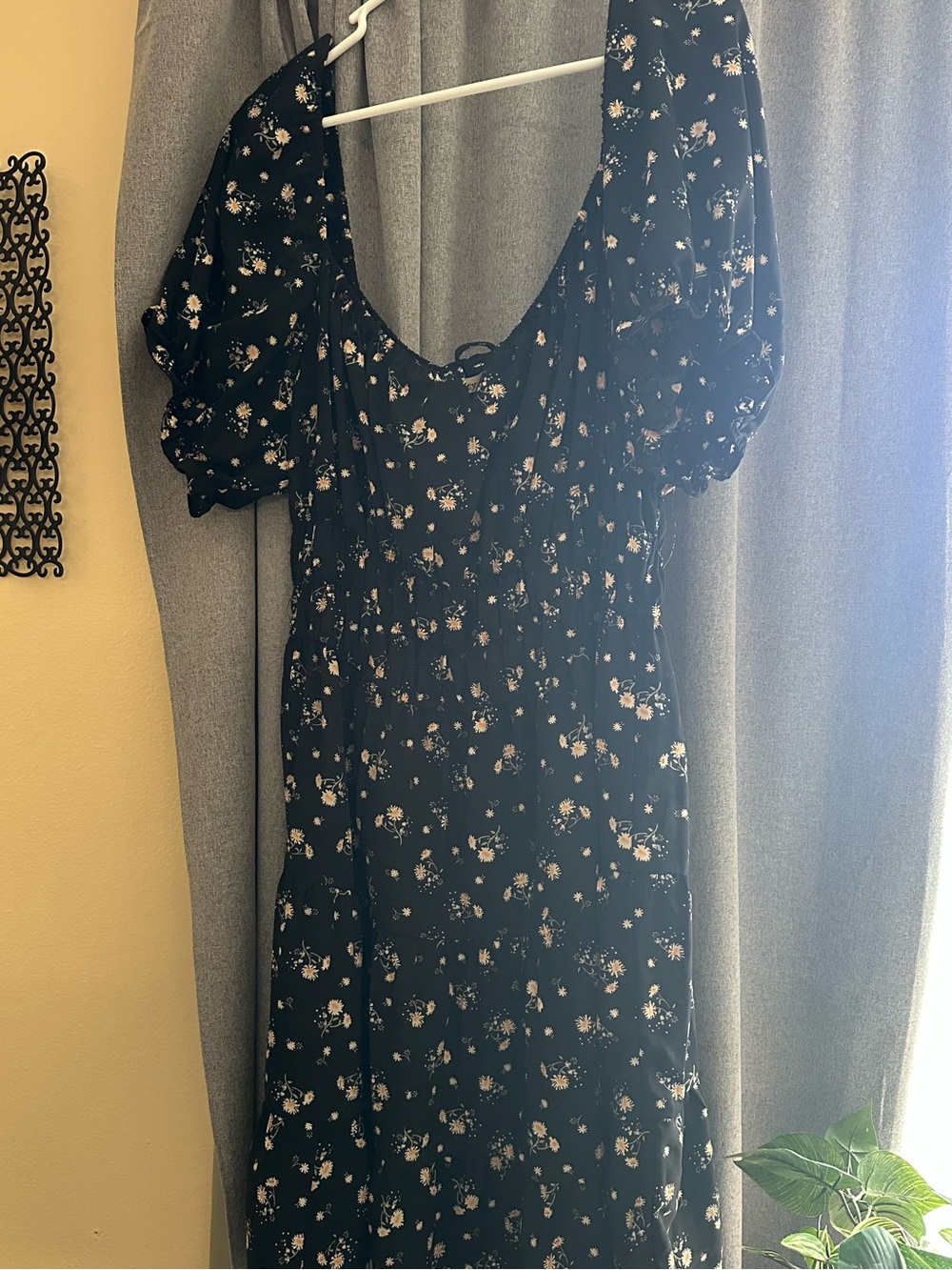 Floral Puff-Sleeve Midi Dress in Black